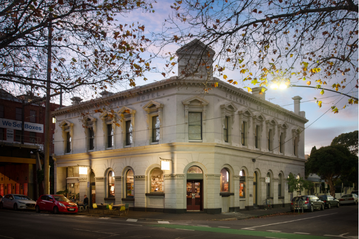 Exterior view fo Carringbush Hotel, a heritage pub in Melbourne