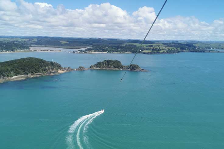 Parasailing above Paihia (Bay of Islands) 