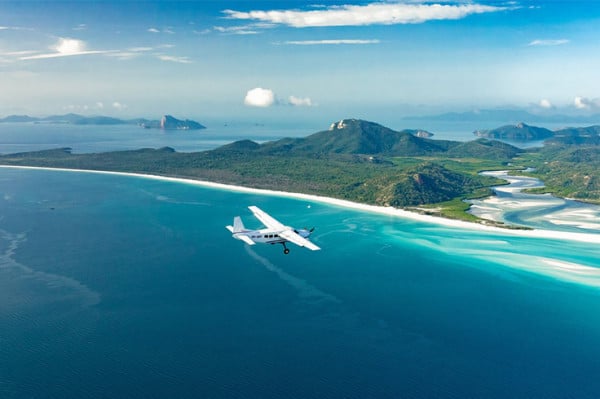 whitsundays-airlie-beach-flying-islands