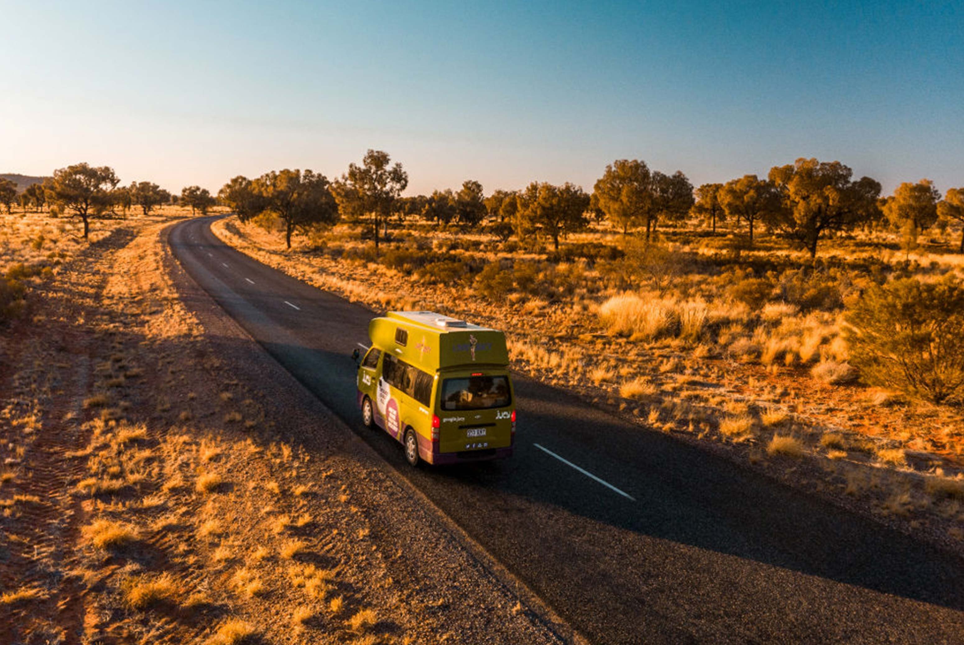 how to travel around australia on a budget COVER
